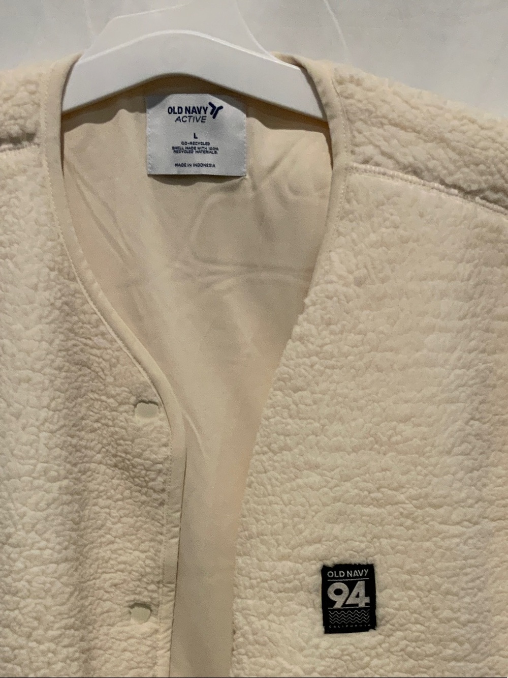 Old Navy Cream Sherpa Snap-Front Vest - Picture 3 of 3